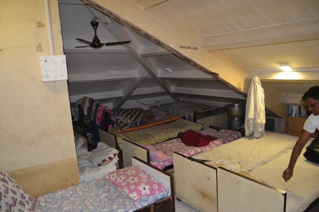 Zahra Guest House ムンバイ エクステリア 写真